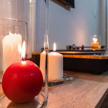 900mt Dalla Torre Di - Cortile, Wifi E Netflix *