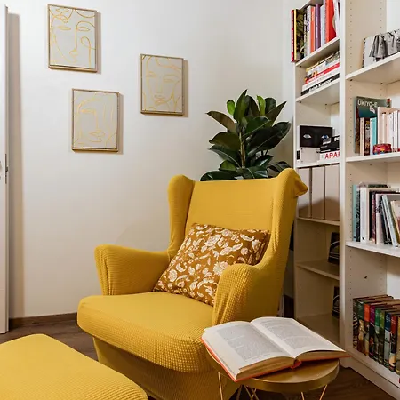 900mt Dalla Torre Di - Cortile, Wifi E Netflix Apartment