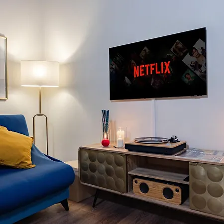 Apartment 900mt Dalla Torre Di - Cortile, Wifi E Netflix